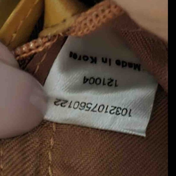 HP🎉MCM Brown Leather Wallet, MCM Studs, Pink strip FINAL PRICE - Picture 12 of 12